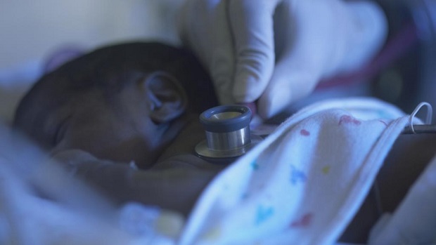 LES NOUVELLES TECHNOLOGIES TRANSFORMENT L'ACCÈS AUX SOINS DE SANTÉ EN AFRIQUE