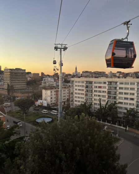 Téléphérique urbain d’Antananarivo à Madagascar, réalisé par POMA, plus longue ligne d’Afrique