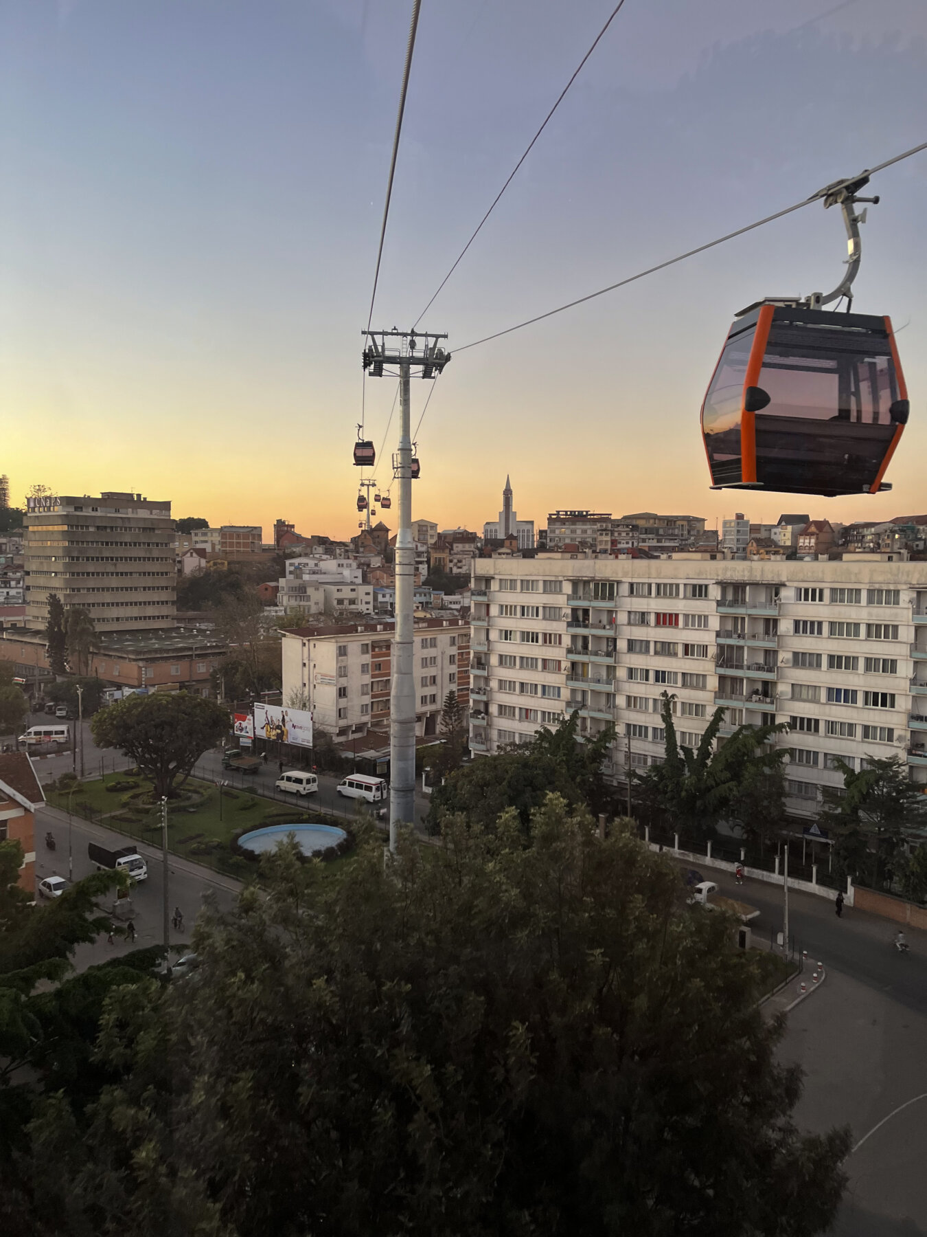Téléphérique urbain d’Antananarivo à Madagascar, réalisé par POMA, plus longue ligne d’Afrique